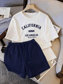Camiseta blanca + pantalones cortos azul marino