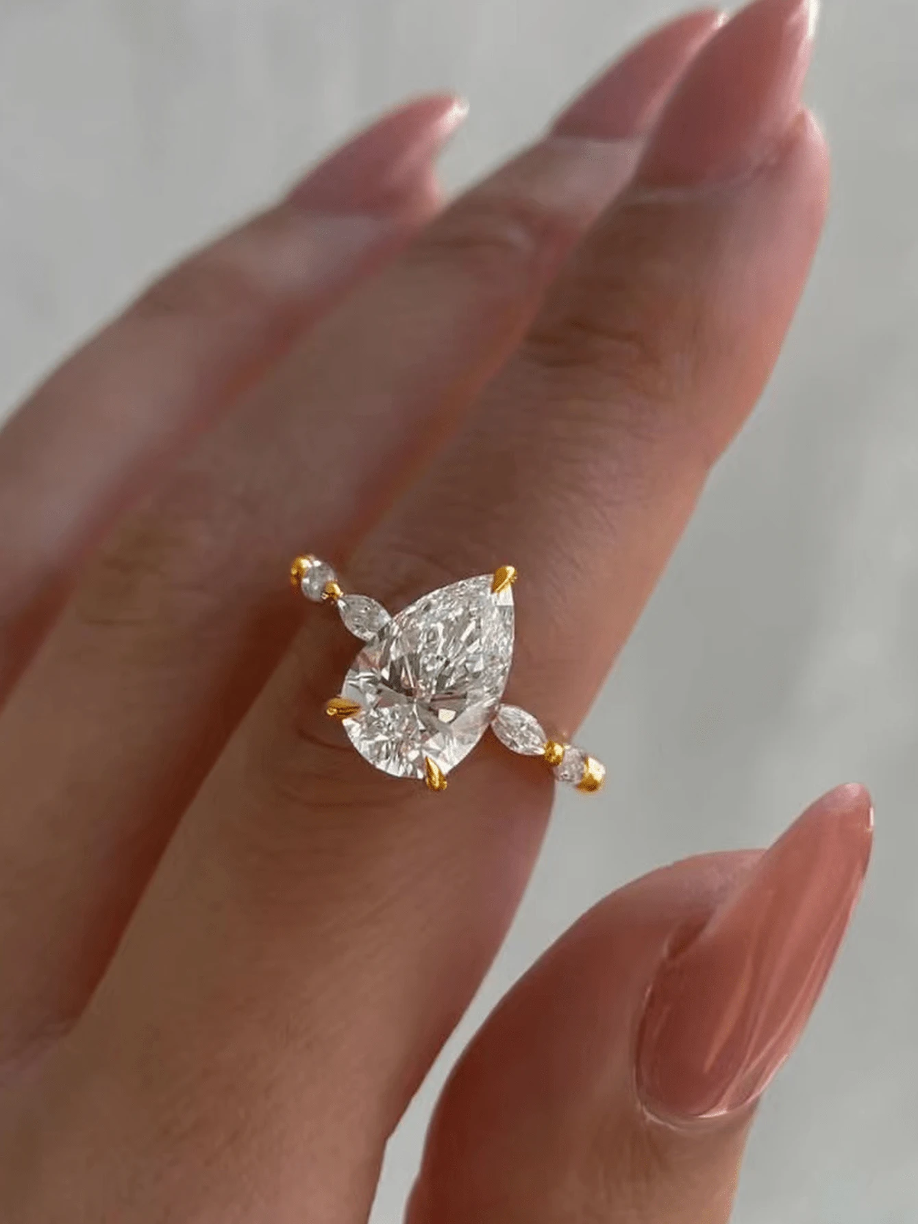 1 chiếc nhẫn kiểu Pháp hình giọt nước đính đá Zirconia dành cho nữ - Vàng - Xem 1