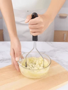 1件 G型不鏽鋼壓泥器，防鏽手動食物研磨器，舒適握把，適用於馬鈴薯、酪梨、豆類、蔬菜、水果、絞牛肉和嬰兒泥，實用廚房小工具，送給媽媽的好禮 - 彩色 - 查看 5