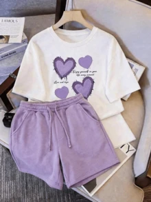 Camiseta blanca + pantalón corto morado