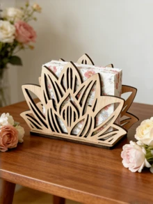 1 Peça Suporte de Cartão de Madeira, Organizador de Cartão de Madeira Maciça, Caixa de Armazenamento, Design Vazado Retrô, Clipe de Cartão, Suporte de Lenço, Organizador de Mesa Decorativo para Casa e Escritório, Presente Perfeito para Amigos, Família e Colegas, Solução de Organização de Estilo Vintage, Elegante, Funcional e Prática. - Forma de flor de cor de tronco - Visão 1