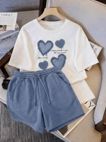 Camiseta blanca + pantalones cortos azules