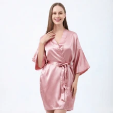 1件女款純色優雅前綁帶短款浴袍，性感奢華緞面仿絲綢親膚柔軟睡衣，適合新娘早晨晨袍、伴娘派對禮服、婚前派對、婚禮造型攝影、居家浴袍、飯店度假休閒袍，閨蜜禮物，腰帶可調節 - 淺粉色 - 查看 11