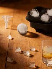 1个4/6孔威士忌冰球模具，带盖，圆形托盘，厨房制冰模具，硅胶模具，大球形威士忌托盘，适用于饮料、啤酒、鸡尾酒、家用制冰 - 彩色 - 查看 11