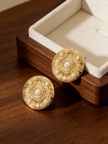 Botón de costura de metal dorado con asa, con perla falsa y patrón retro esmaltado. Adecuado para usar en varias ocasiones. Un regalo para mamá en el Día de la Madre. - Multicolor - Ver 4