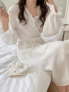 白色女士浴袍，简约欧式长袖睡衣家居服，白色荷叶边浴袍，轻薄面料，纯色，适合春、秋、夏居家穿着，适合居家、浴室和水疗中心使用，可用作晨袍和睡衣。 - 彩色 - 查看 2