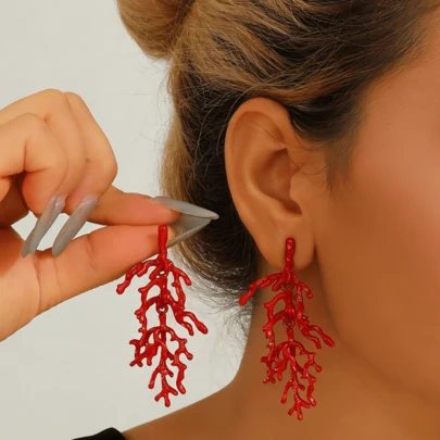 1 par de pendientes de coral falso de estilo natural exagerado de múltiples capas, al estilo europeo y americano, adecuados para vacaciones, ocio y uso en fiestas