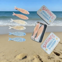 2件裝沙丁魚髮夾附沙丁魚罐裝盒，滑蓋鐵盒，海洋魚造型髮夾，適合海灘、旅行、派對，趣味搞怪女用配件 - 彩色 - 查看 2