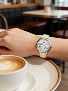 Fossil Đồng hồ nữ họa tiết hoa 3D, dây da màu vàng nhạt, mặt số khảm xà cừ, kiểu dáng dễ thương, phù hợp đeo hàng ngày, xem ngày, hoặc trong những dịp thường ngày. - Màu vàng - Xem 2