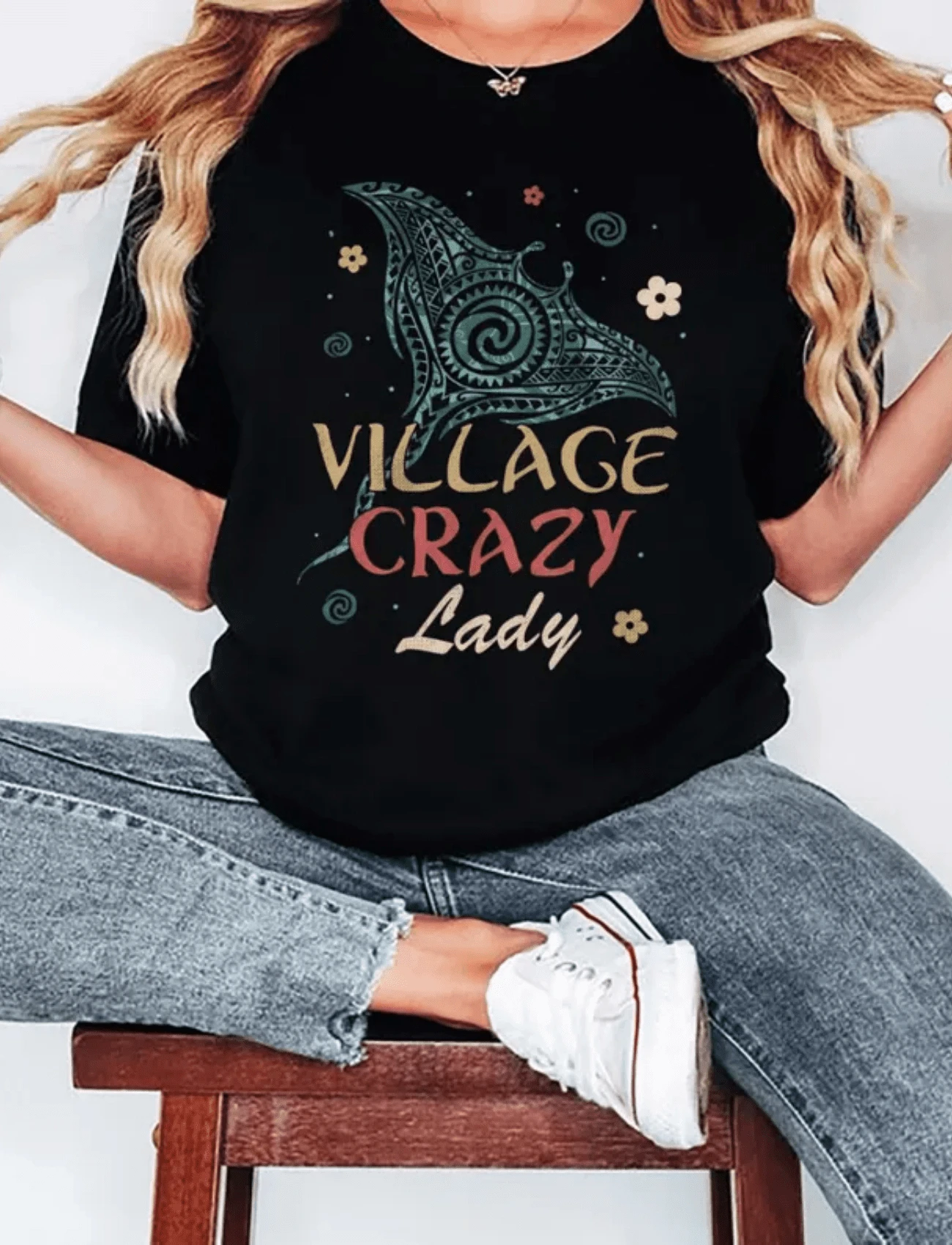 Vintage Moana Village Crazy Lady T-Shirt, Grandma Tala Manta Ray Shirts, Birthday Gift Tee, Disneyworld Shirt, Disneyland Family Trip Shirt - 黑色 - 查看 1