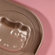 SANRIO 1件套不粘烘焙模具，金属材质，可用于制作饼干、甜甜圈、蛋糕、曲奇和贝果，满足基本厨房需求，是生日礼物、情人节礼物、婚礼礼物、旅行配件、母亲节礼物、厨房用品和餐厅用品的理想之选。 - 彩色 - 查看 8