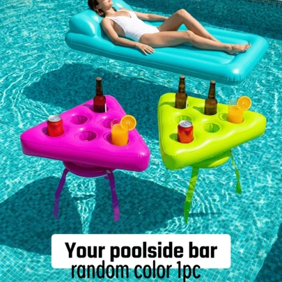 1个充气式6杯架三角托盘，PVC材质，颜色随机，三合一设计，适用于泳池派对：漂浮杯架、头枕杯架、户外野餐杯架，便携式可折叠6杯架，适合泳池派对、海滩、露营等场合。