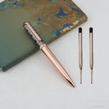 3 pièces Ensemble de stylos à bille en métal. Comprend 1 stylo et 2 recharges. Avec un design rétractable à vis, offrant une sensation robuste et de haute qualité ainsi qu'une excellente texture métallique pour une expérience de préhension supérieure. Un cadeau idéal pour les hommes, les maris et les pères. Ce cadeau pour le bureau et les affaires est livré avec des recharges noires de 0,7 mm, convenant pour une utilisation au bureau, les occasions d'affaires, la rentrée scolaire, la papeterie quotidienne et les cadeaux. - Stylo à bille - Voir 10