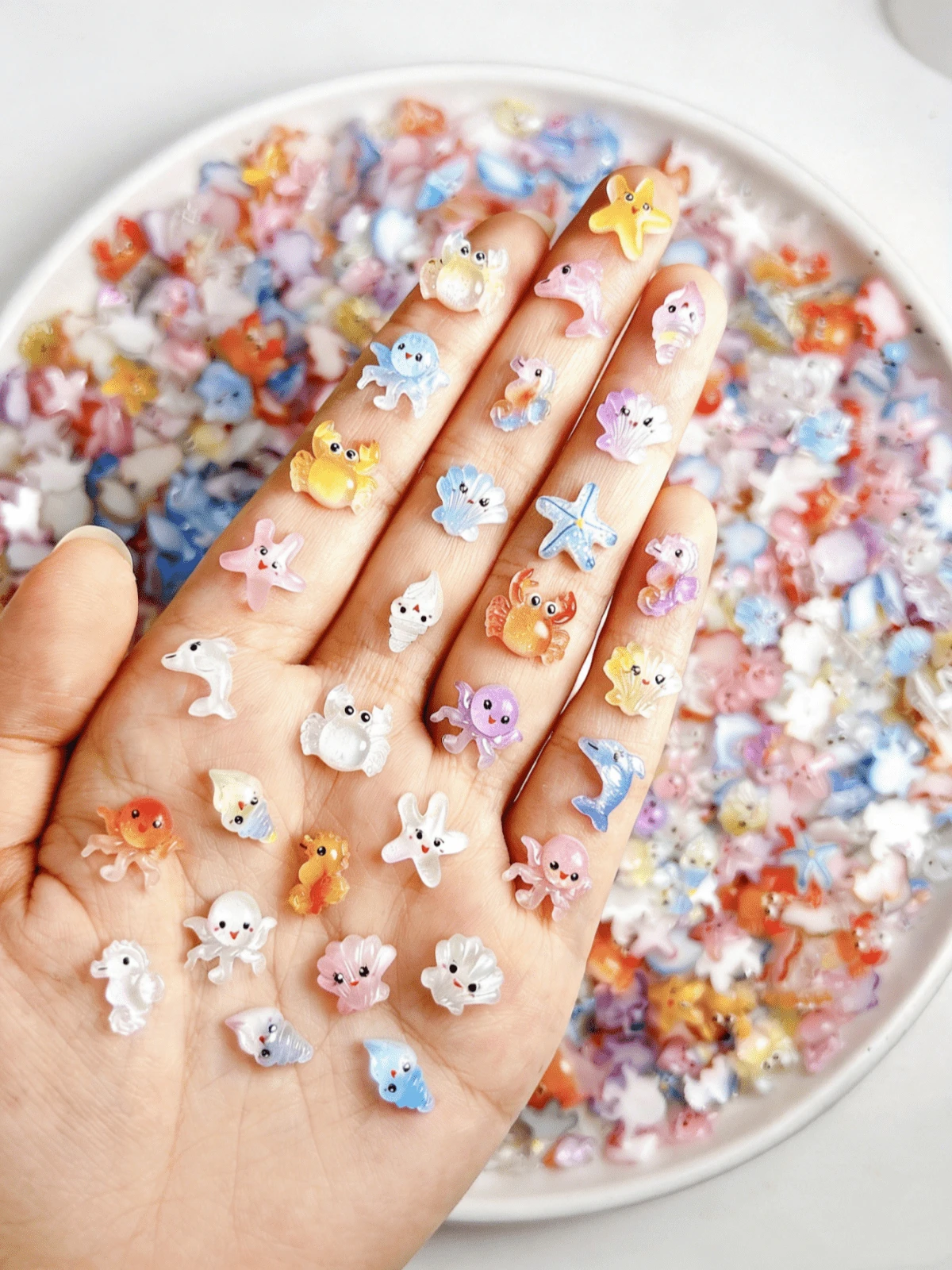 50/100/150pcs Mini Resin Ocean Creature Decorations - Including Fish, Starfish, Seahorse, Crab, Shell Styles - Suitable For Nail Art, Phone Case Decoration, DIY Crafts - Soft Toned Ocean Animal Small Decorations (Random Color/Style)