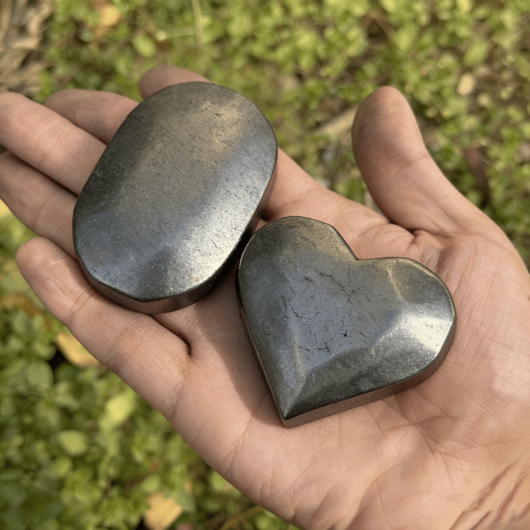 Đá Shungite hình trái tim tự nhiên, đá quý được đánh bóng thủ công, đá bỏ túi bảo vệ khỏi bức xạ điện từ giúp giảm lo âu. - Xám - Xem 1