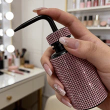 500ml Pointed Squeeze Bottle, Leak-Proof Multi-Purpose Cleaning Bottle, Suitable For Haircut, Eyelash Cleaning, Nail Art, Crafts, Precise Angled Nozzle Glue Dispenser - View 6
