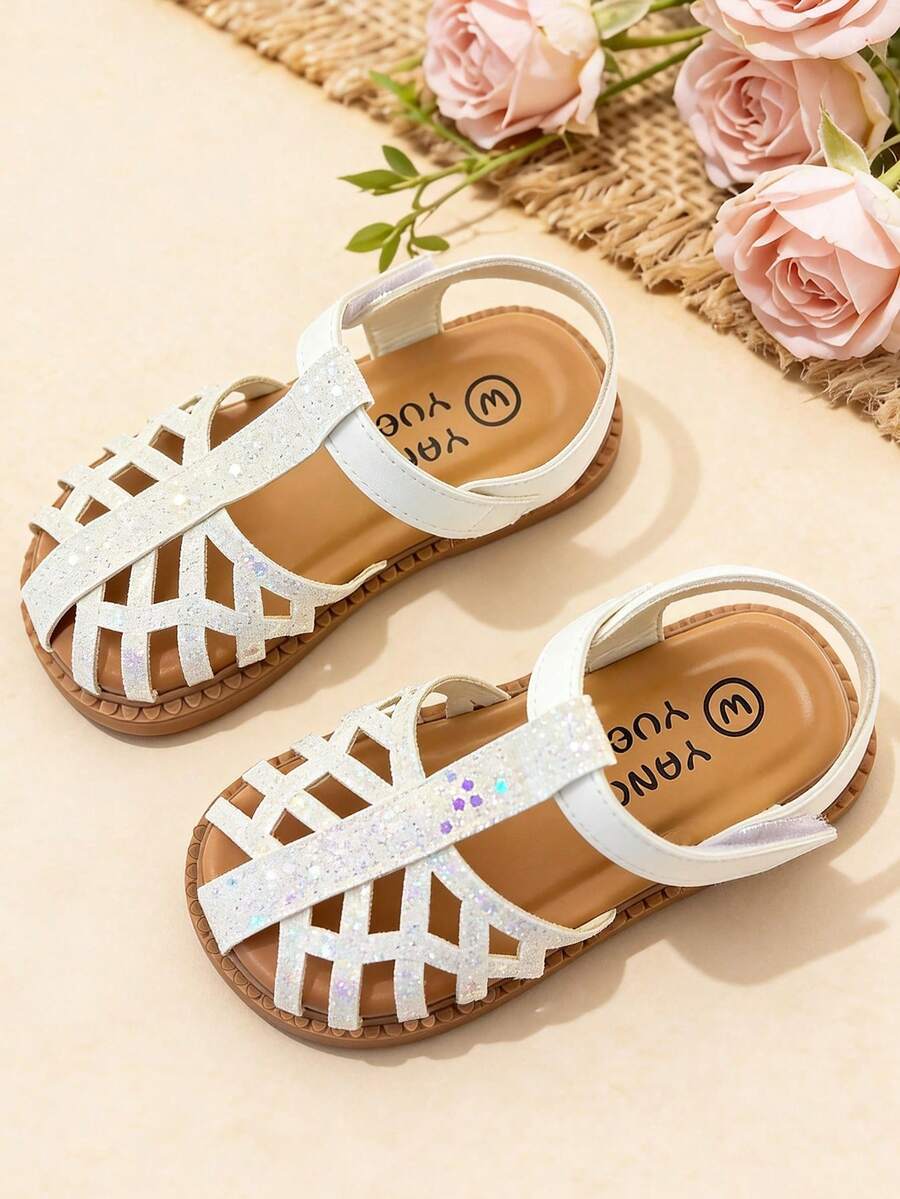 1 đôi dép xăng đan thời trang trẻ em, dép đế bằng màu be cho bé gái, thiết kế đính sequin rỗng với khóa dán, đế mềm chống trơn trượt và chống mài mòn, thích hợp cho các buổi tiệc, họp mặt, đám cưới, kỳ nghỉ. - Màu be - Xem 1