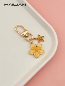 HAILIAN Móc khóa hình hoa anh đào nhẹ nhàng và thanh lịch làm từ chất liệu hợp kim dành cho nữ, kết hợp với phụ kiện túi xách hình hoa sáu cánh nhỏ. Phụ kiện du lịch này thích hợp làm mặt dây chuyền túi xách, móc khóa xe hơi, quà tặng sinh nhật và quà tặng ngày lễ cho các cặp đôi. - Màu vàng - Xem 6