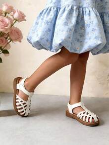 1 đôi dép xăng đan thời trang trẻ em, dép đế bằng màu be cho bé gái, thiết kế đính sequin rỗng với khóa dán, đế mềm chống trơn trượt và chống mài mòn, thích hợp cho các buổi tiệc, họp mặt, đám cưới, kỳ nghỉ. - Màu be - Xem 2