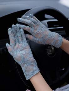 一双女士蕾丝镂空手套，透气，露指设计，适合春夏佩戴，性感蕾丝边饰，可用于驾驶、骑行、婚礼等场合。 - 分指手套 - 查看 12