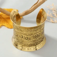 1. Chữ viết cổ, họa tiết cổ điển, chữ tượng hình, vòng tay dạng mở, vòng đeo tay cá nhân hóa. - Đồng - Xem 1