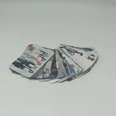 30张 I-Lli-T “不再可爱”激光全息卡片 - 高清 LOMO 卡片，带有精美的全息光泽 | 非常适合剪贴簿装饰和收藏纪念品