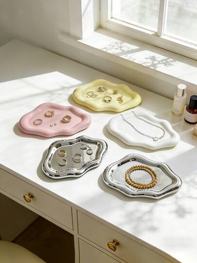 1个ins风可爱塑料云朵首饰托盘，项链戒指耳环手链收纳托盘，客厅卧室书桌装饰，玄关钥匙手表收纳架，节日礼物送给家人和朋友