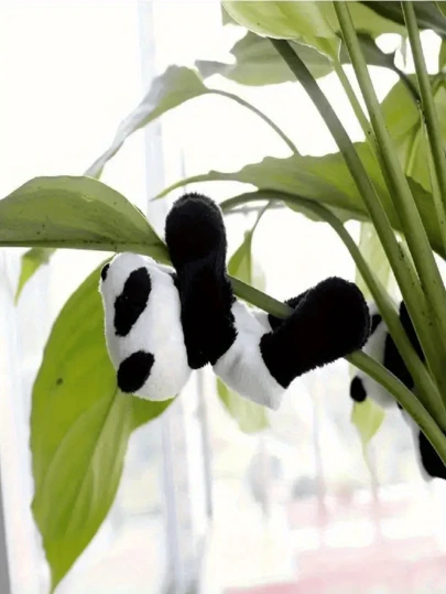 Plüsch Panda Aufkleber - Niedliche schwarz-weiße Stoff Panda Dekorationen für Ranken, Wände und Geschenke, ohne Strombedarf, ideal für Heim- oder Partydekorationen