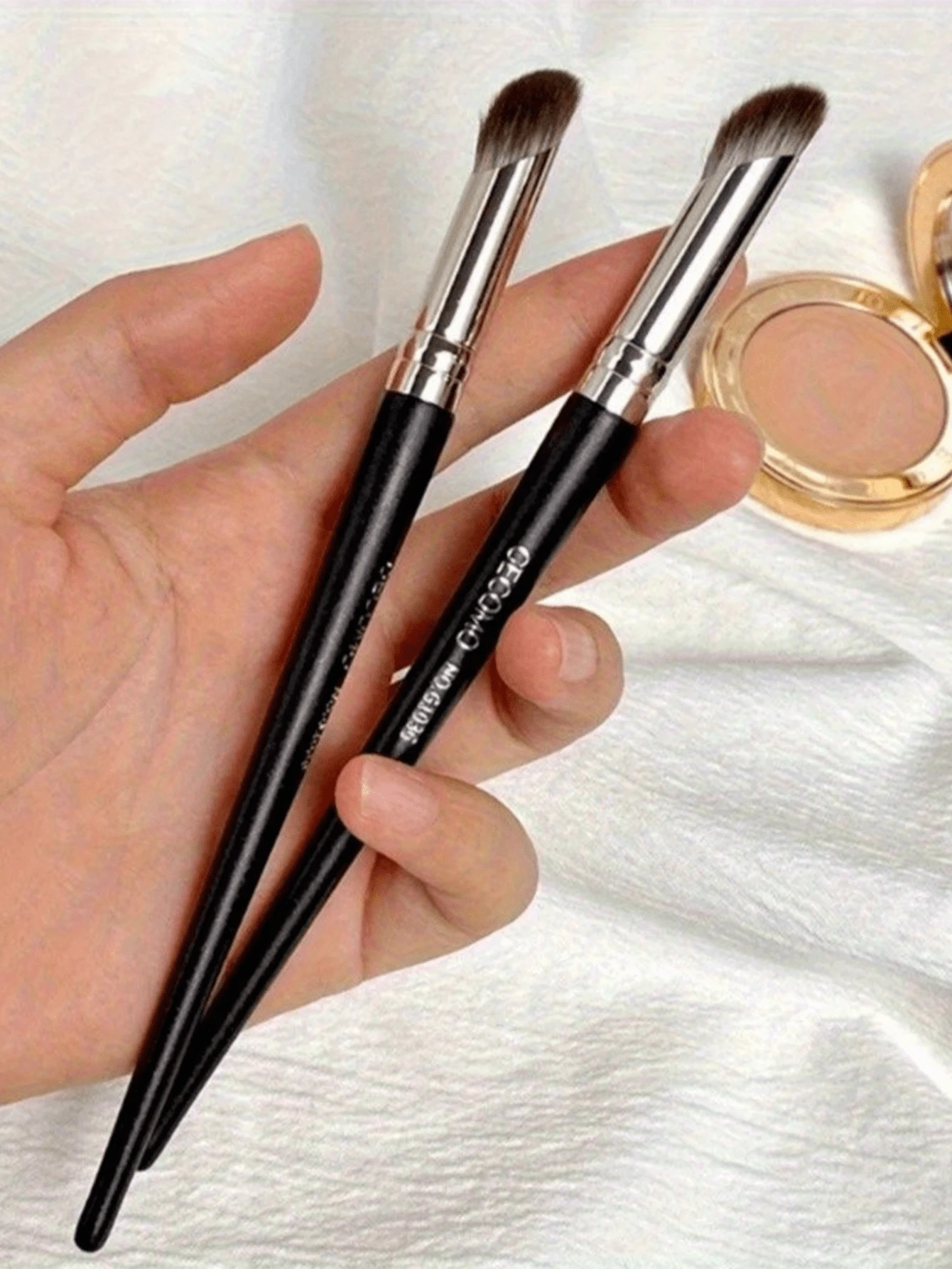 Black Handle Concealer Brush, Glossy Handle Makeup Brush, Shedding-Free And Stain-Free, Multi-Functional Detail And Contouring Brush, Fingertip, Shaping Concealer Brush Designed Specifically For Covering Eye Bags, Can Also Be Used As Lip Brush Or Foundation Brush, Makeup Tool - Multicolor - View 1