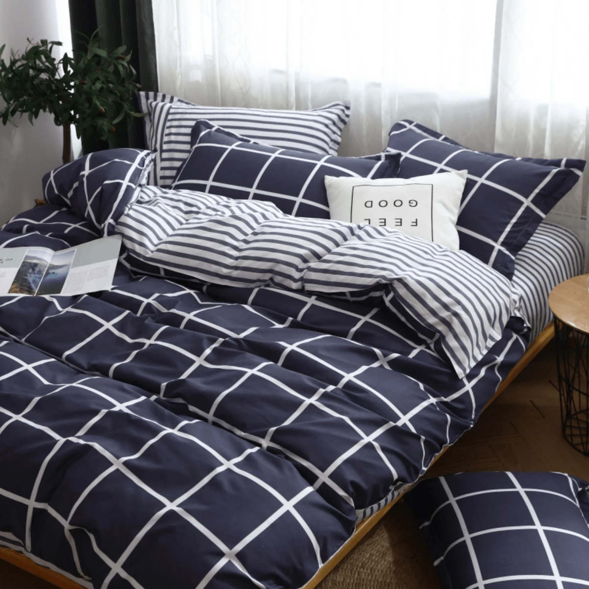 1pc Polyester Duvet Cover, Multi-Color Plaid, Stripe, Geometric Pattern, Minimalist Modern Style, Soft & Comfortable Fabric, Suitable For Naked Sleeping, Moisture-Wicking, Quick-Drying, Washable, Non-Pilling, Non-Fading, Temperature Adjustable, Suitable For All Seasons, Fresh & Clean White Texture, Home Bedding Applicable For All Seasons. - Navy Blue - View 1