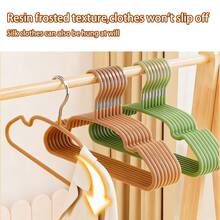 10/20 chiếc móc treo quần áo cong cho trẻ em, giá phơi đồ bằng nhựa mờ, dày dặn, chống trượt, không mối nối, dành cho trẻ sơ sinh. - Nhiều màu - Xem 8