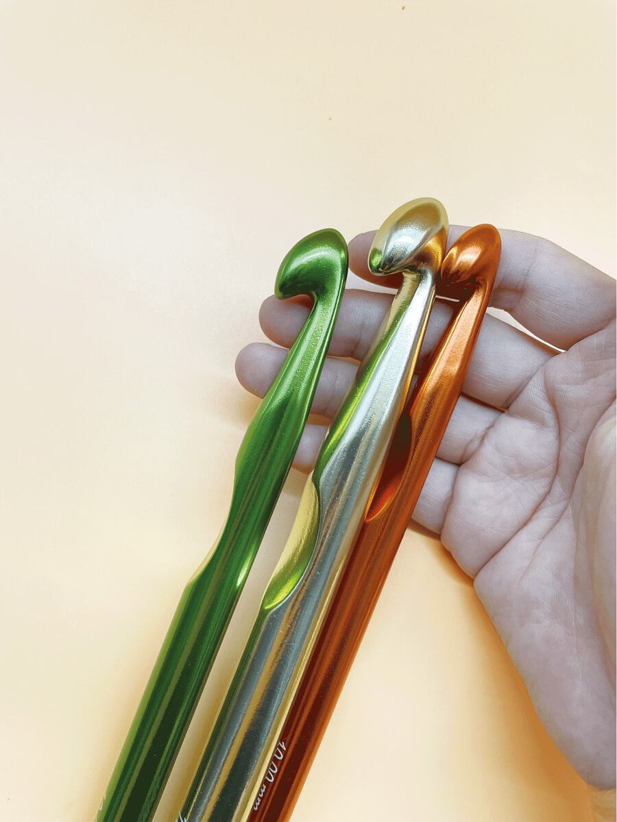 [Bán lẻ & Bộ 3 chiếc] Kim móc lớn bằng nhôm 10mm/12mm/15mm, kim móc dày bằng kim loại trơn nhẵn với vạch chia kích thước rõ ràng, tay cầm tiện dụng, phù hợp với sợi len dày, móc chăn và nhiều dự án móc DIY khác. - Móc đan bằng nhôm - Xem 1