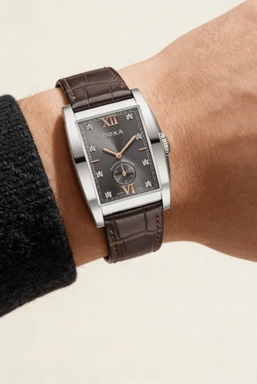 DOXA Đồng hồ nam máy quartz Swiss Executive Business Series mặt số xám, dây đeo thép không gỉ, mặt kính sapphire, phong cách tối giản lịch lãm, trang phục công sở, phụ kiện cao cấp, quà tặng thương hiệu cao cấp, quà tặng Ngày của Cha, vật dụng thiết yếu cho giới doanh nhân thượng lưu, lựa chọn quà tặng ngày lễ, thiết kế tối giản hiện đại, sản phẩm dành cho quý ông tinh tế D193SGY