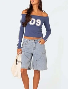 Edikted Womens Long Sleeve Off The Shoulder Tops Going Out 90'S Off Shoulder Long Sleeve T Shirt - 藍色 - 查看 2