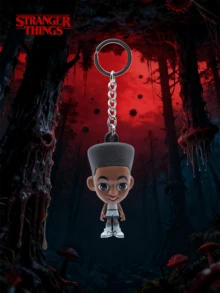 1 chiếc móc khóa hình nhân vật kinh điển "Stranger Things" được Netflix ủy quyền, hình dễ thương, móc treo ba lô, phụ kiện móc chìa khóa xe hơi, quà tặng cho người hâm mộ, quà tặng cho mẹ, bố, quà tốt nghiệp và quà tặng cho giáo viên. - Nhiều màu - Xem 10