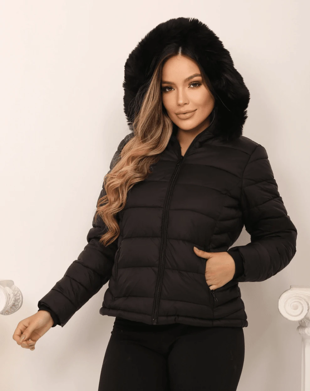 Women's Puffer Jacket With Faux Fur Lining, Comfortable And Stylish - Black - View 1