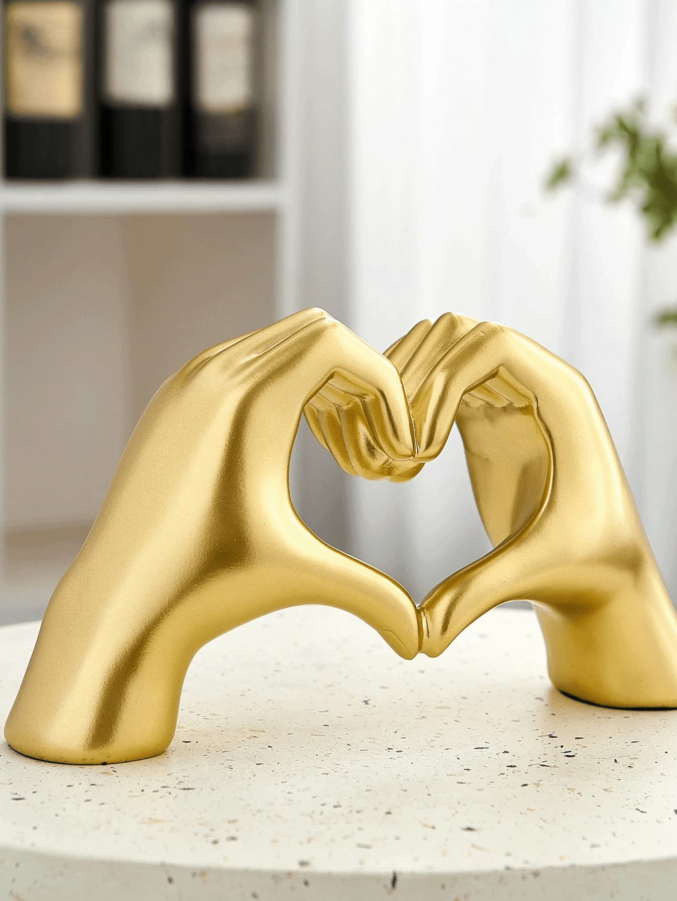 1pc Gold Heart-Shaped Finger Gift - Harmonica, Resin Craft, Bedroom Desk Sculpture Decor, Study/Desk Decoration, Birthday Gift, New Home Decor, Wedding Ornament, Holiday Gift