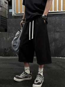 男士夏季新款宽松休闲运动短裤，健身短裤，弹性腰带配抽绳可调节，侧边口袋方便携带物品，适合居家和日常穿着。 - 黑色 - 查看 3