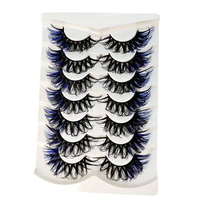 Mi giả nguyên dải giúp tôn lên vẻ đẹp đôi mắt – 7 cặp, độ dày cao với dải đen, kiểu trang điểm sân khấu, đầu mi có màu (ví dụ: xanh dương/hồng/bạc), dáng mắt mèo dài cong, chất liệu sợi bông mềm mại, tạo hiệu ứng chiều sâu ấn tượng, giúp thu hút ánh nhìn. Mi giả lý tưởng cho biểu diễn sân khấu, cosplay và các buổi tiệc đêm.