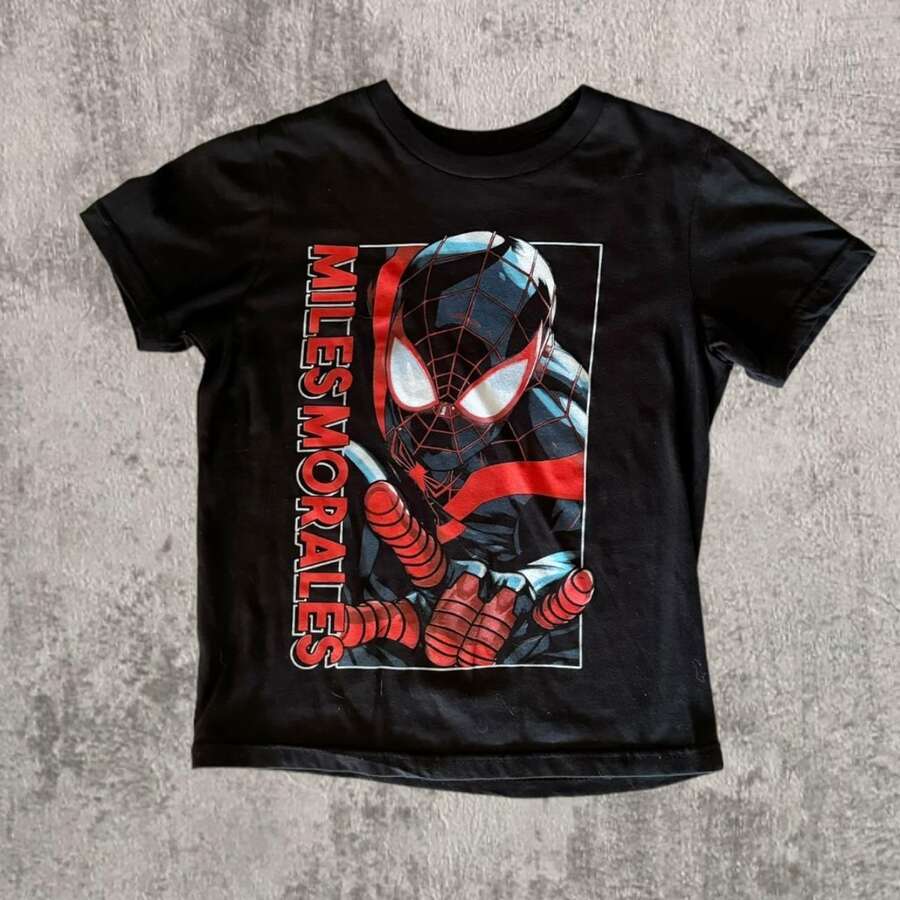 Miles Morales Name T-Shirt "Miles Morales" Text With Portrait On Black Cotton, Unisex Superhero Casual Graphic TeeCasual Short Sleeve Round Neck Top Women Top Anime Style T Shirts  Loose Fit, Suitable For Daily Gatherings - 黑色 - 查看 1