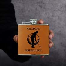 定制酒壶：完美个性化。“Birdie Juice”系列——专为高尔夫球手设计的便携式酒壶——采用PU皮革精心打造，容量为6盎司。您还可以选择我们的刻字服务，将名字镌刻在酒壶上，使其成为伴郎或任何高尔夫爱好者的理想礼物——无论是父亲节还是生日庆祝，都是绝佳之选。 - 彩色 - 查看 7