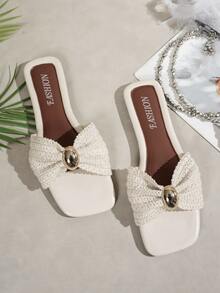 女士蝴蝶结金属装饰草编平底凉鞋，舒适简约风格，适合度假、海滩、居家、日常穿着，夏季白色编织露趾拖鞋 - 白色 - 查看 2