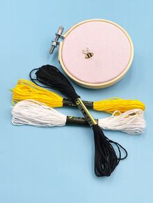 Bộ 12 cuộn chỉ thêu 6 sợi, có các màu đỏ, vàng, đen, trắng, mỗi sợi dài 8m, thích hợp cho việc tự làm thêu, thêu chữ thập, làm vòng tay, may vá thủ công. - Chỉ thêu chữ thập - Xem 3