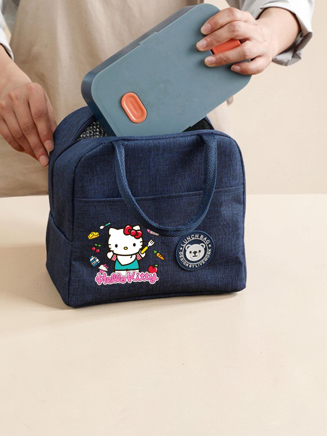 SANRIO 1个Hello Kitty印花保温午餐包，带提手，防漏可水洗，图案鲜艳可爱，适合上学、办公或野餐，涤纶内衬，拉链封口，趣味十足的设计 - 彩色 - 查看 1