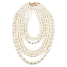 Một chiếc vòng cổ ngọc trai, một đôi bông tai. - Màu be - Xem 5