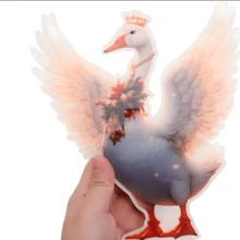 Tượng ngỗng trắng thanh lịch, tượng trưng cho sự thuần khiết, lòng trung thành, tình yêu, may mắn và khát vọng. Đứng vững trên giá đỡ, tượng có thể được đặt trong sân hoặc bãi cỏ, hòa quyện với môi trường tự nhiên và mang lại sức sống năng động cho cuộc sống. - A - Xem 2