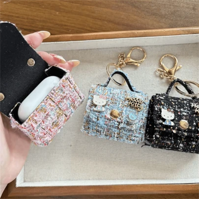 SANRIO 1个Hello Kitty小香氛耳机包，高端粗花装饰，甜美少女心的百搭配饰，精致收纳，尽显名媛风范，完美适用于情人节、生日礼物、旅行用品、婚礼、母亲节以及所有季节。