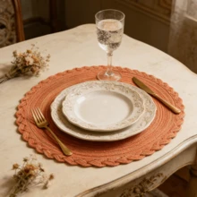 2/6 pièces Sets de table ronds en PP tressés à la main, tapis isolants orange vif, décoration de cuisine, convient pour pique-nique de jardin extérieur en été, pendaison de crémaillère, anniversaire, décoration de mariage, fournitures de fête de vacances, rassemblement familial, camping, nappe, chemin de table, décoration d'intérieur, essentiels de cuisine - Orange - Voir 3