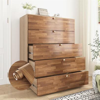 Giấy dán tường vinyl màu nâu, chống rách, chống mài mòn, chống phai màu, chống thấm nước, chống dầu, dễ lau chùi, giấy dán tường tự dính chống thấm nước và chống dầu. Giấy dán giả vân gỗ có thể tháo rời, bóc ra dễ dàng mà không để lại vết bẩn, thích hợp cho mặt bàn bếp, đảo bếp, bàn ăn, bồn rửa, bàn làm việc, tủ, kệ, ngăn kéo, cửa ra vào, tường trang trí, tủ quần áo, giá sách, giấy gói gỗ, đồ nội thất.