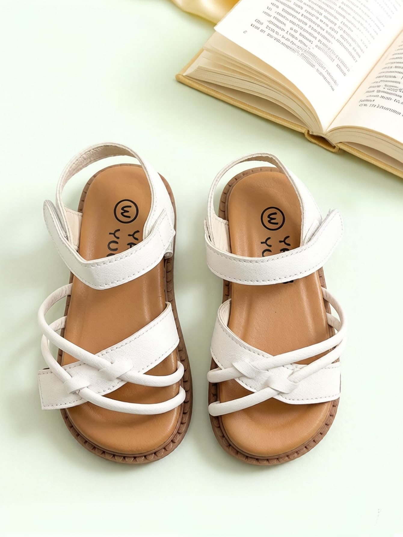 1 par de sandalias de moda para niños, sandalias planas beige para niñas, diseño de fácil de poner y quitar, suela suave antideslizante, adecuadas para salidas de verano, banquetes, fiestas, vacaciones - Beis - Ver 1